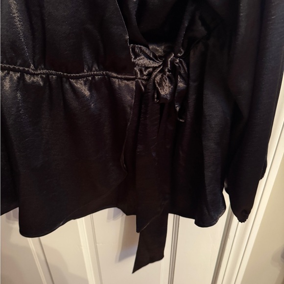 Elegant Black Women's Wrap Blouse NWT - Picture 3 of 5